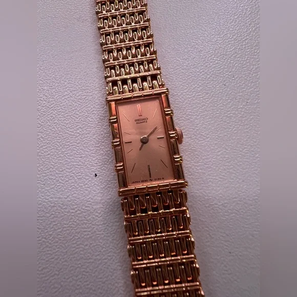 Vtg Seiko Ladies 12mm Watch Gold Tone Tank Gold Dial 6.75" - Picture 2 of 5